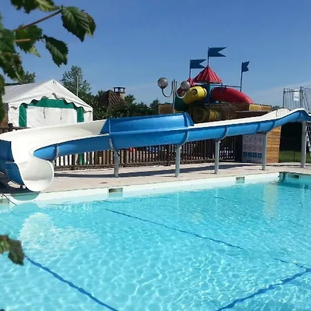 Avec Terrasse - 6 Pers. - Api-1-52-2172 Campsite Girac
