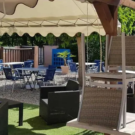 Avec Terrasse - 6 Pers. - Api-1-52-2172 Campsite Girac